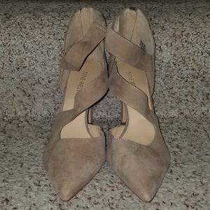 Brand New pinted toe cream Nine West heels